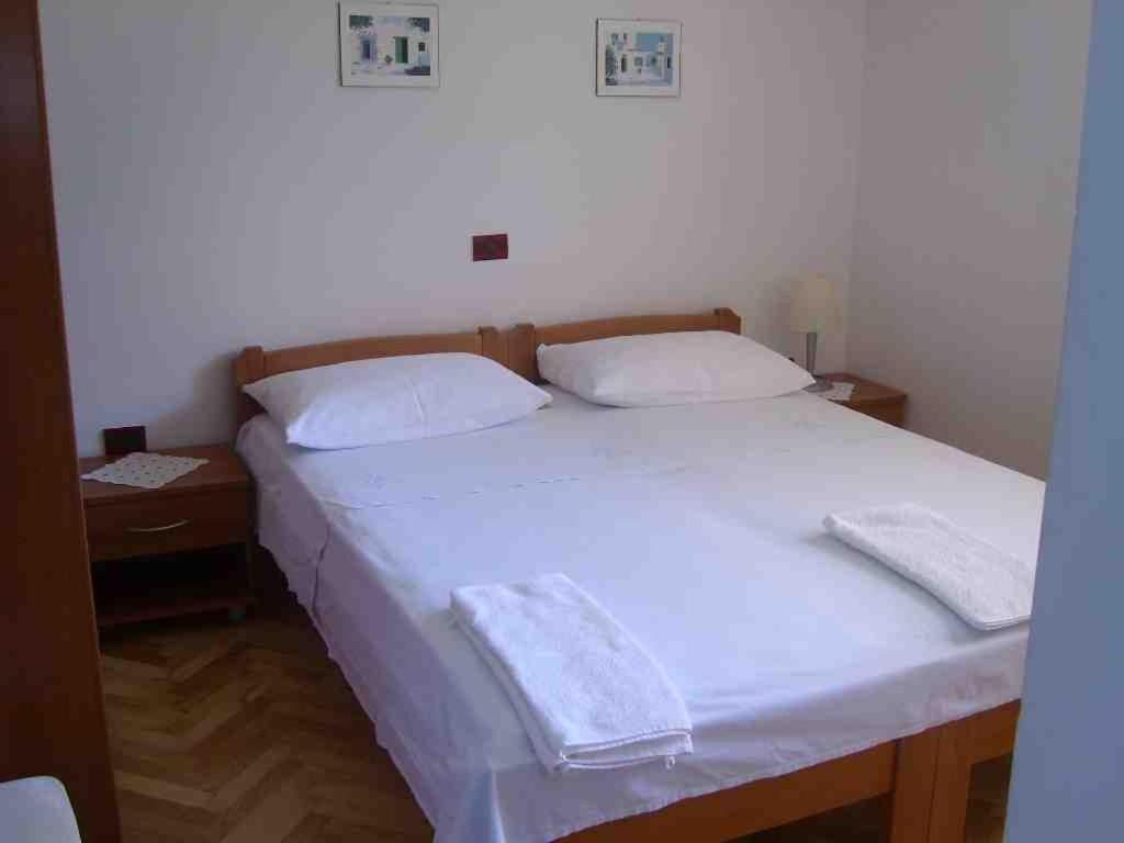 Apartments And Rooms By The Sea Sutivan, Brac - 2943 Exterior foto